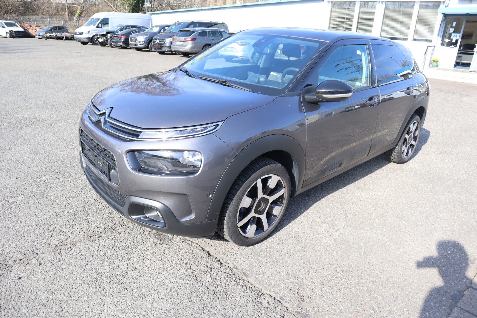 Citroën C4 Cactus 1.2 i Shine Pack Kamera. Navi. Klimaaut. Alu. SHZ. PDC.