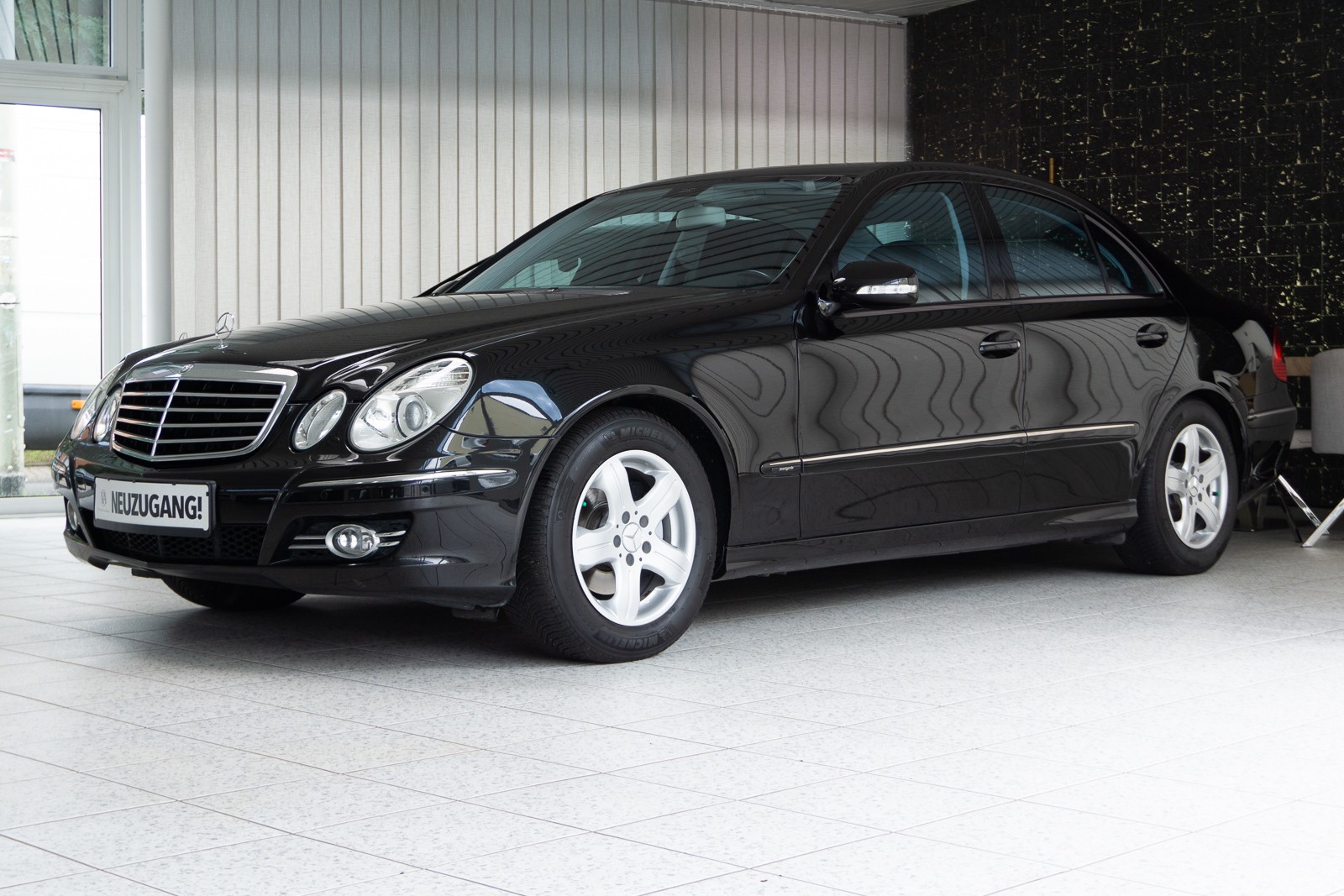 Mercedes-Benz E 230 Avantgarde BiXenon PTS Navi SD Scheckheft