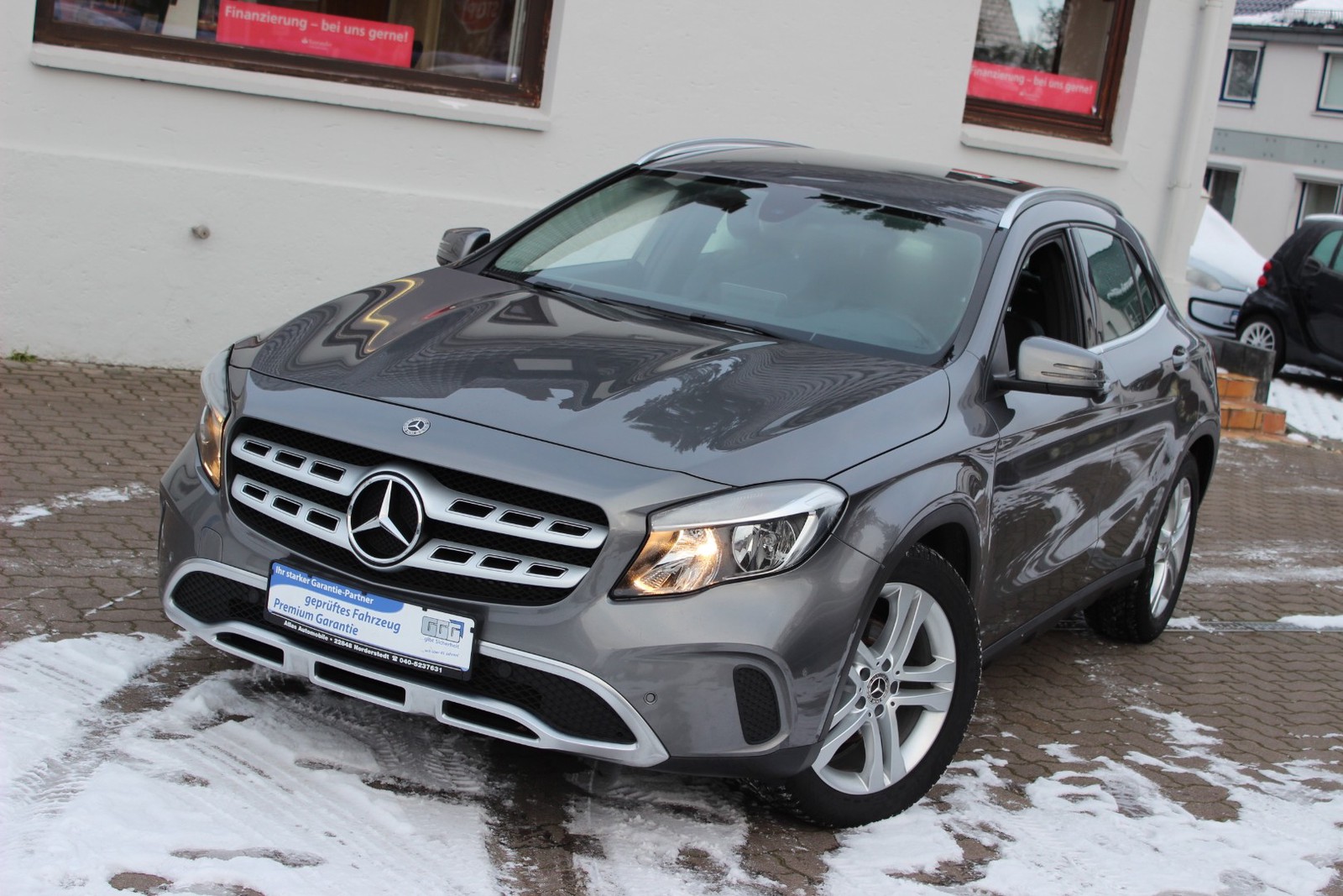 Mercedes-Benz GLA 180 Urban 7-G DCT Leder+Navi+Kamera+18 ALU
