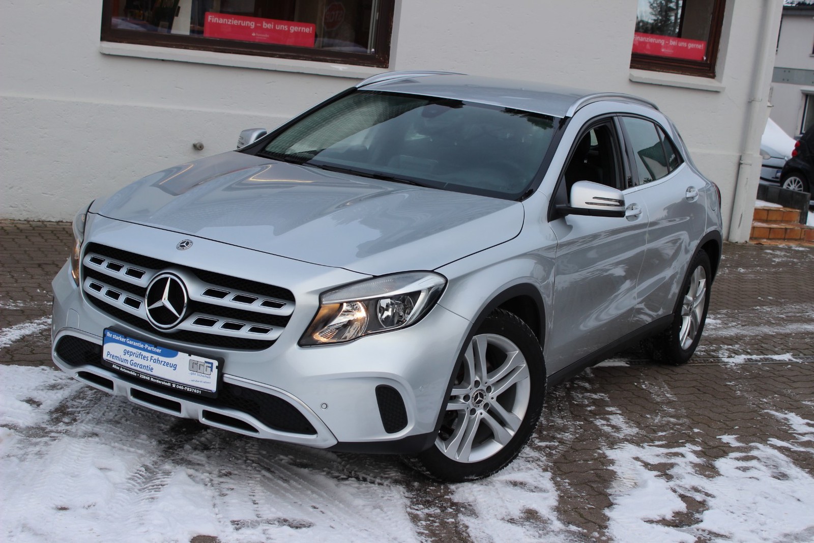 Mercedes-Benz GLA 180 Urban 7-G DCT Leder+Navi+Kamera+18 ALU