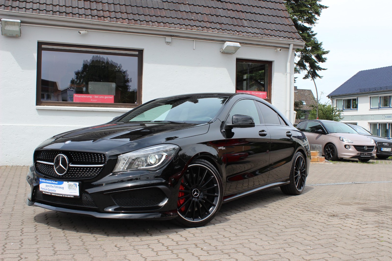 Mercedes-Benz CLA 45 AMG Pano+Leder+ Performance Abgasanlage+ Night Paket