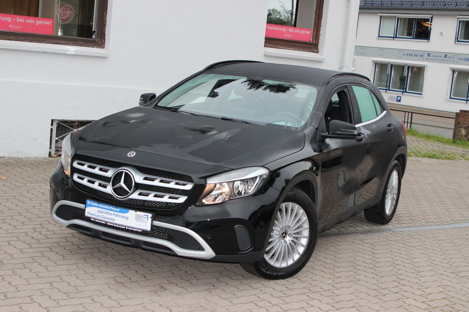 Mercedes-Benz GLA 180 Style Exterieur & Interieur Navi+Teil-Leder