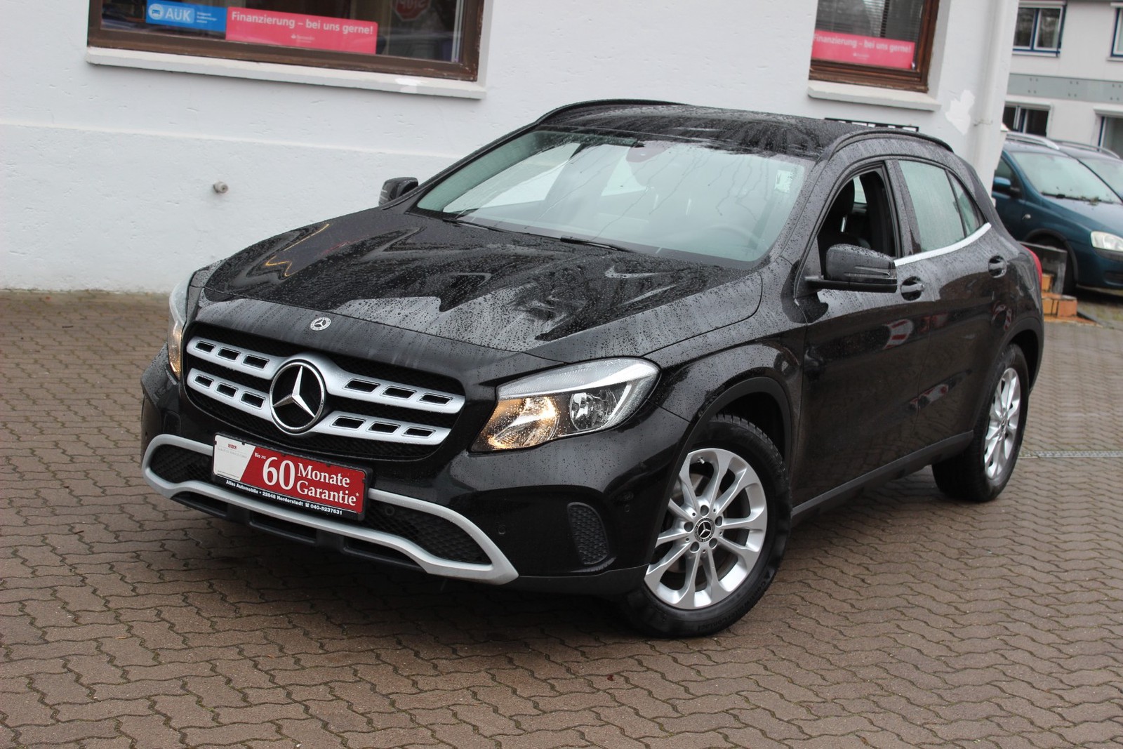 Mercedes-Benz GLA 180 Style Exterieur & Interieur Leder+Navi