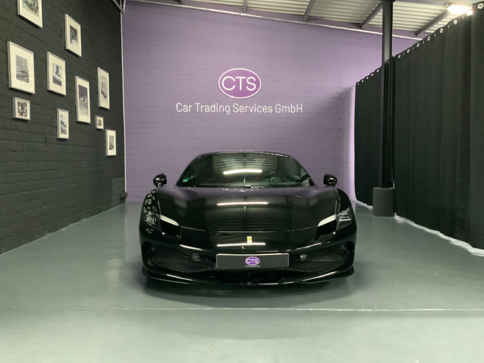 Ferrari 296 GTS / erste Hand / Carbon /