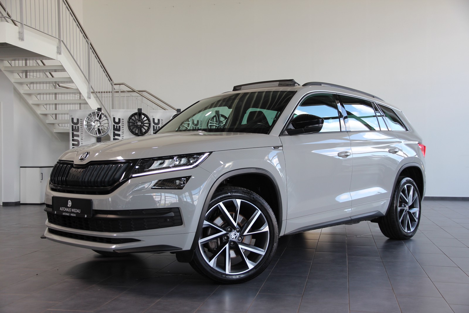 Skoda Kodiaq Sportline 4x4 PANO LED CARBON AHK