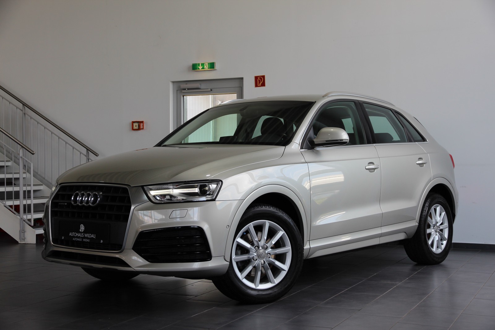 Audi Q3 sport quattro KEYLEES AHK AUT