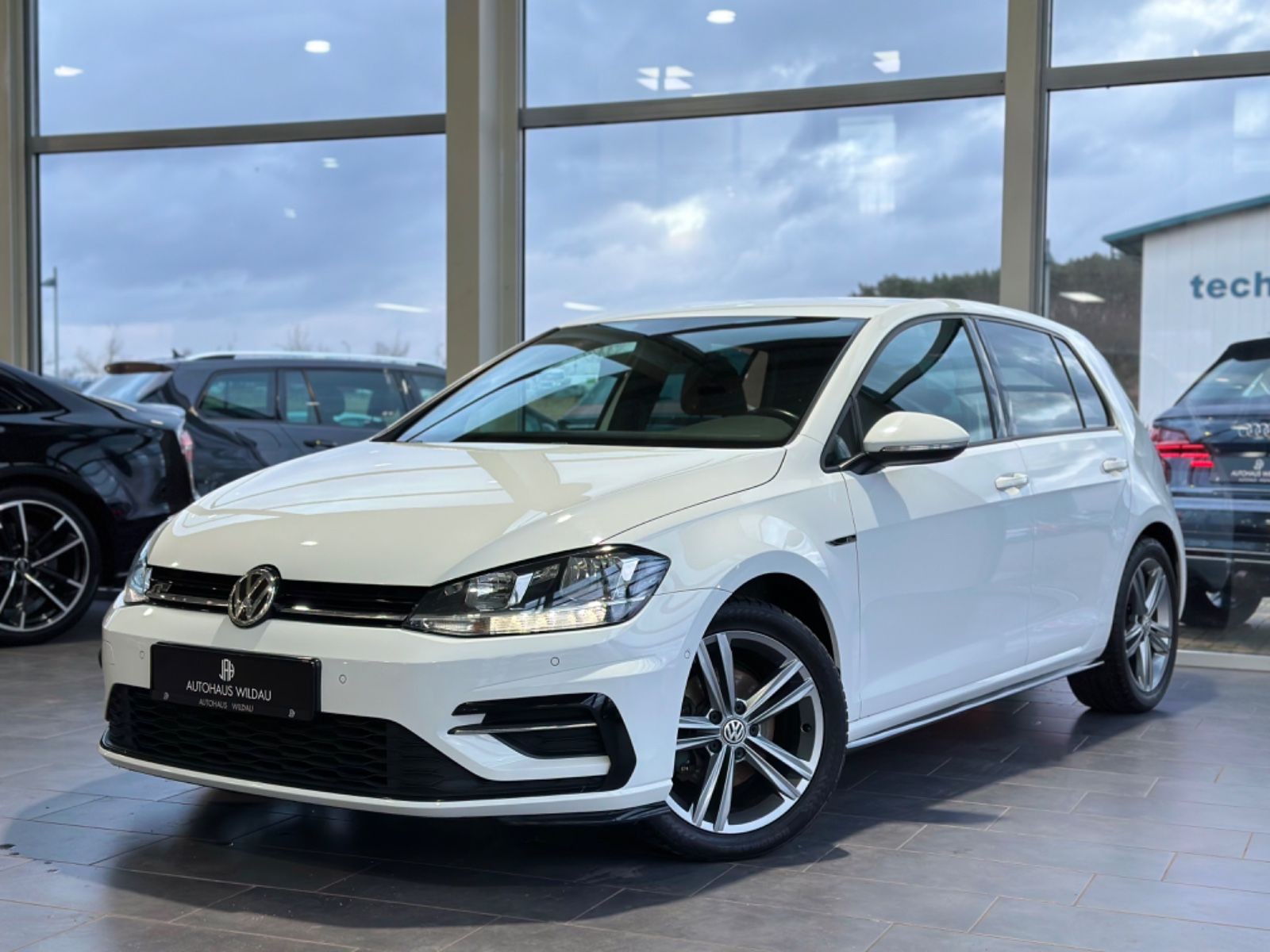 Volkswagen Golf VII Lim. R-Line BMT/ *DYNAUDIO*VIRTUAL*