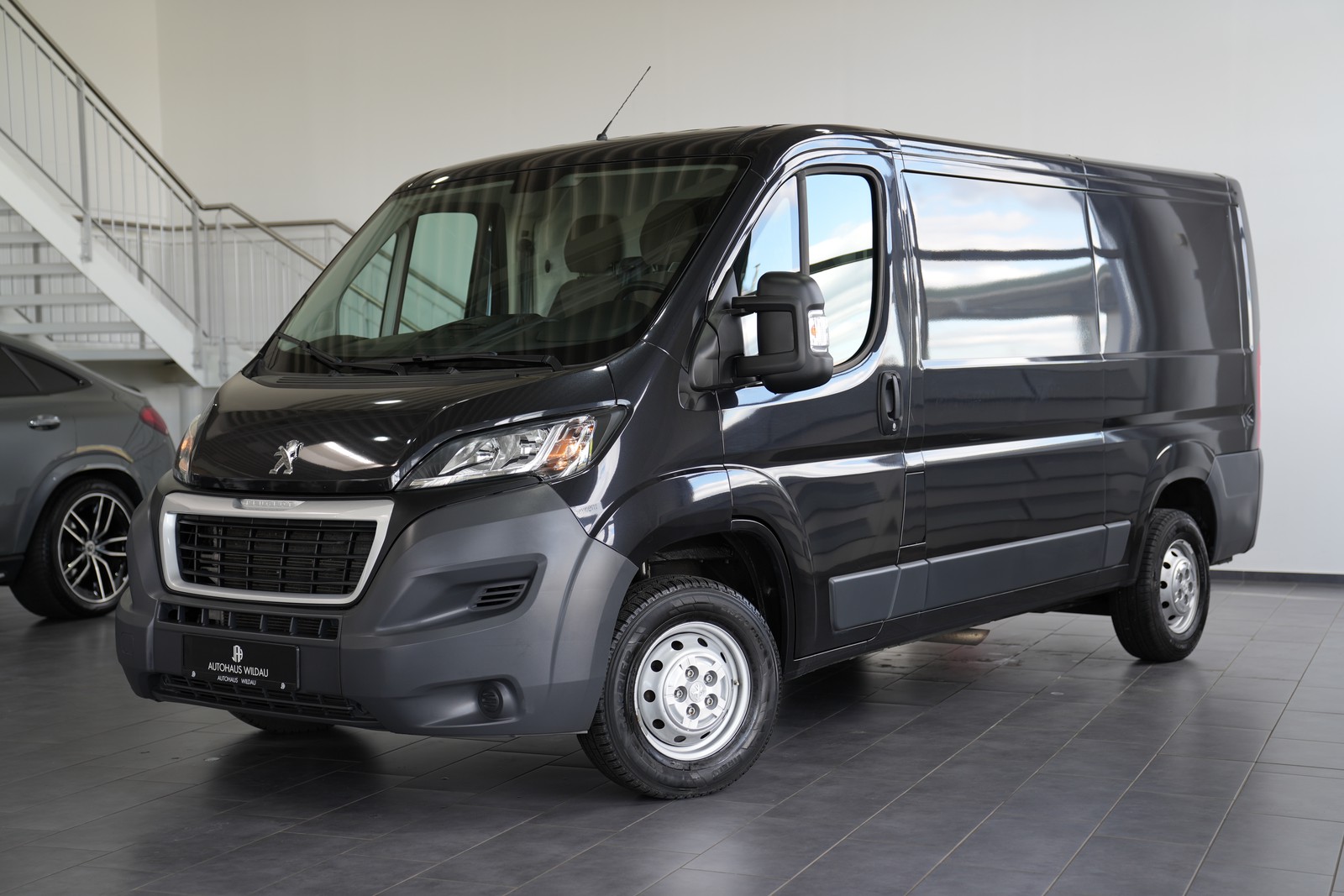 Peugeot Boxer Kasten 330 L2H1 Pro BlueHDi 130