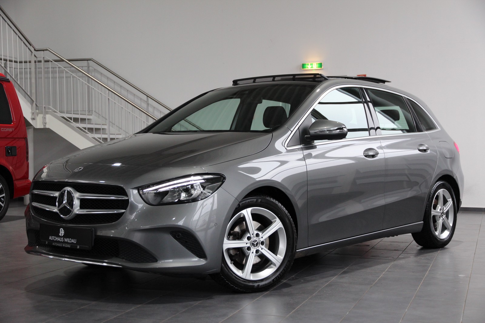 Mercedes-Benz B 180 AMBIENT AHK LED PANO LEDER