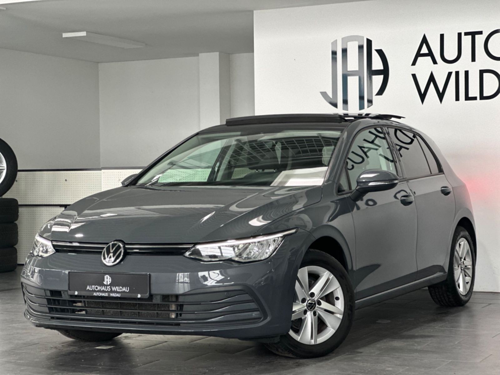 Volkswagen Golf VIII Lim. Life *PANO*AHK*