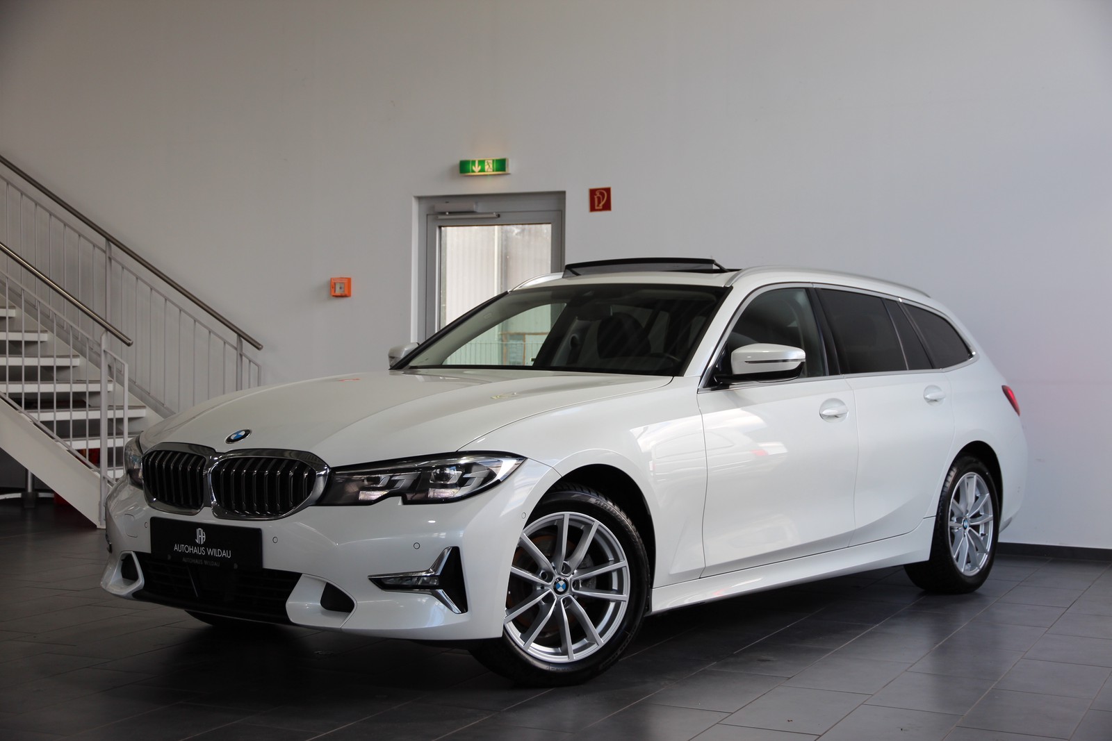 BMW 320 d xDrive Luxury Line PANO STANDHEIZUNG