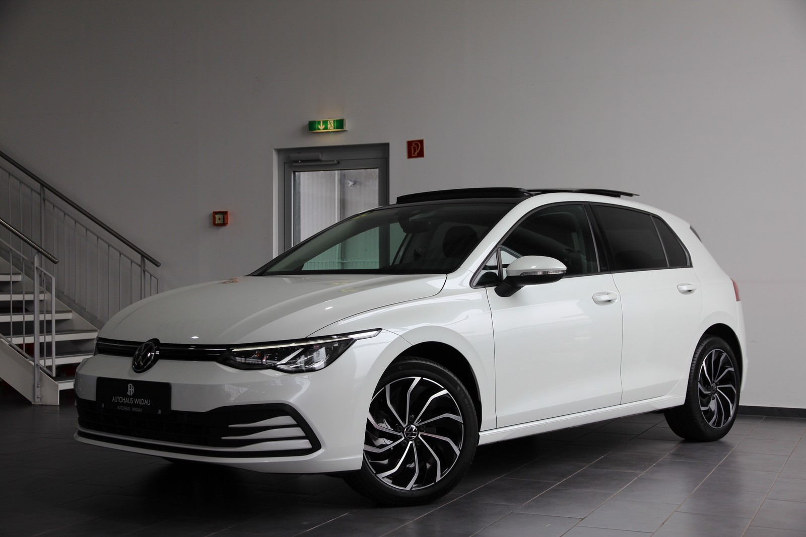 Volkswagen Golf VIII Life AUT STANDHEIZUNG PANO