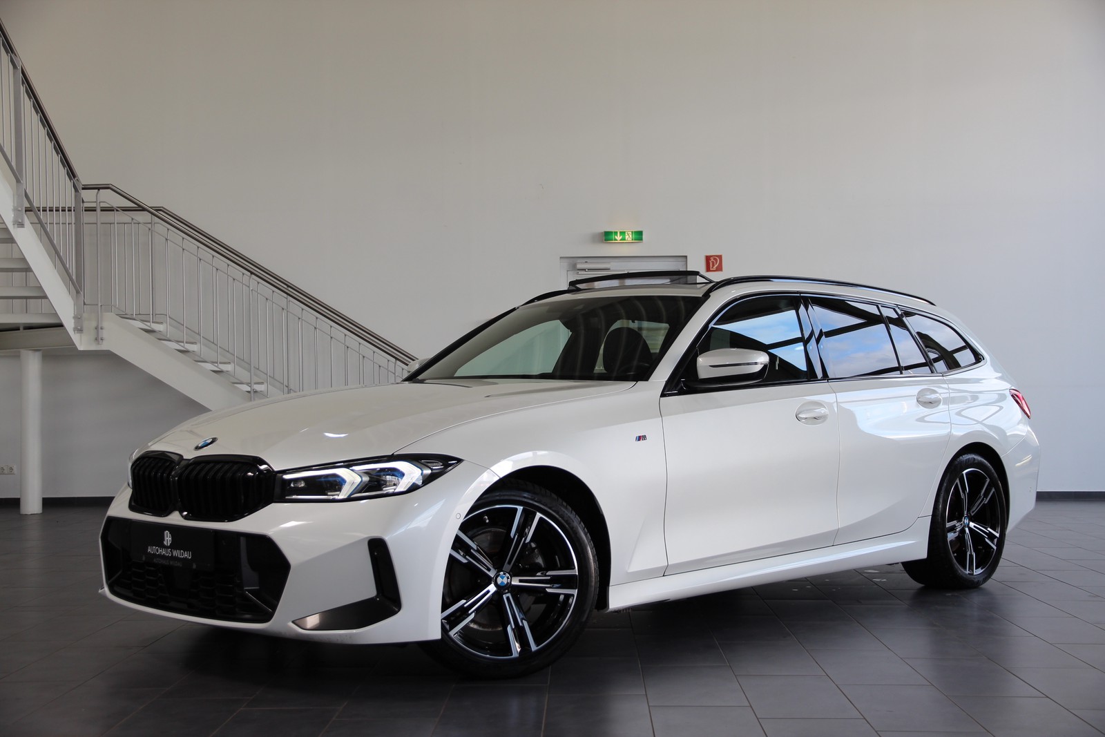BMW 320 d xDrive M Sport PANO HEAD-UP AHK