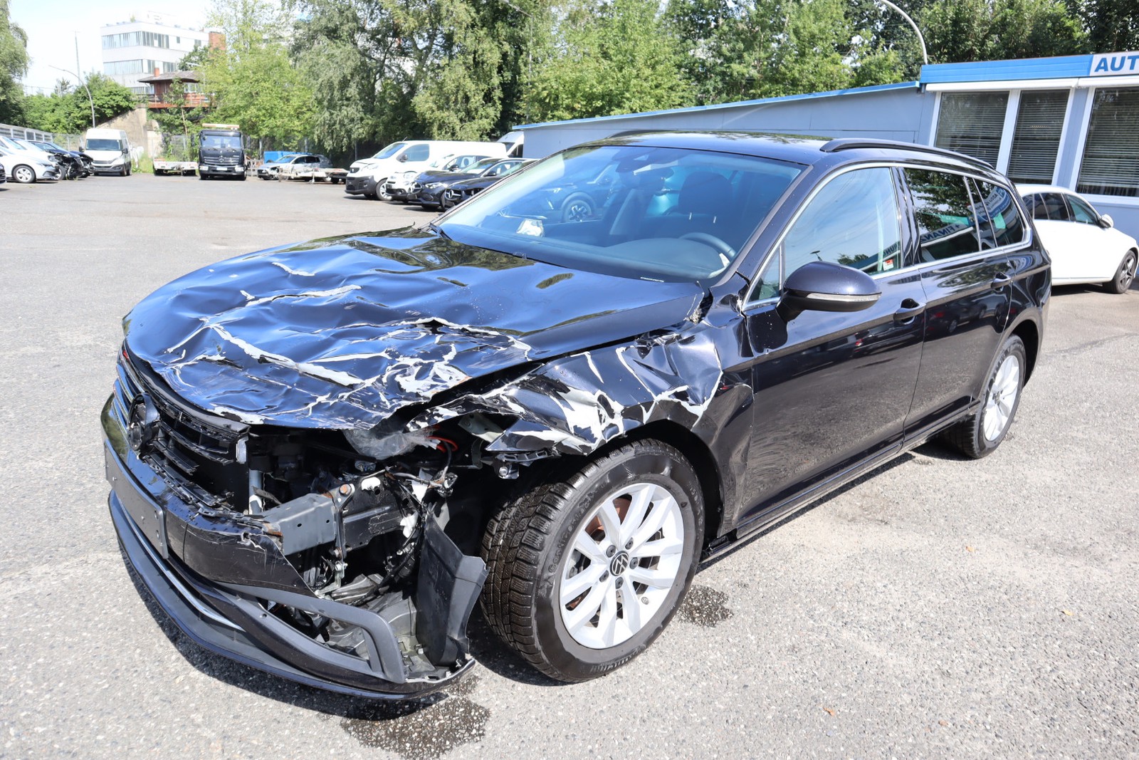Volkswagen Passat Variant 1.5 TSI DSG Business Navi. AHK. Klimaaut. Alu. SHZ. PDC.