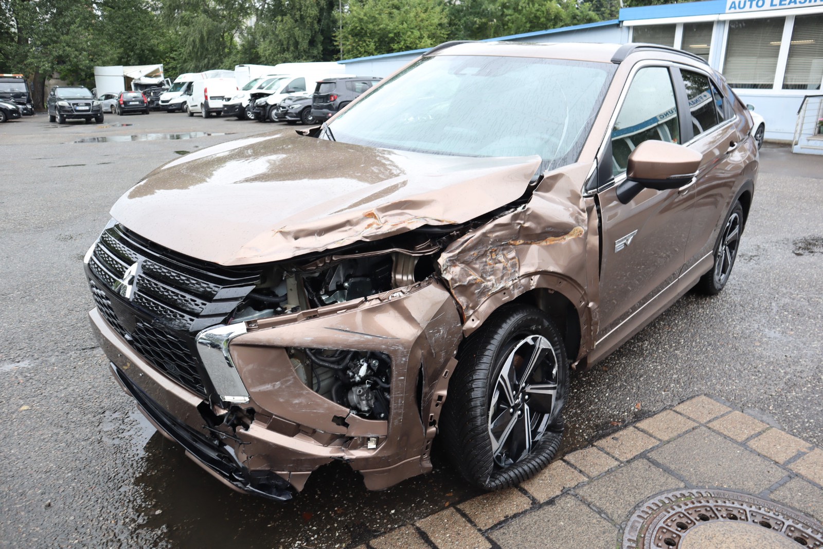 Mitsubishi Eclipse Cross Plus Select Hybrid 4WD Kamera. Navi. Autom. Alu. SHZ.