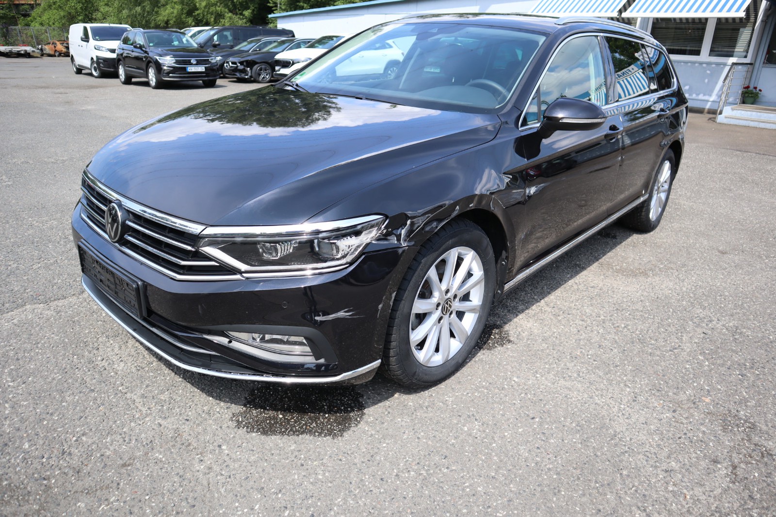 Volkswagen Passat Variant 2.0 DTI DSG Elegance Autom. Kamera. Navi. Klimaaut. AHK. Alu. SHZ. PDC.