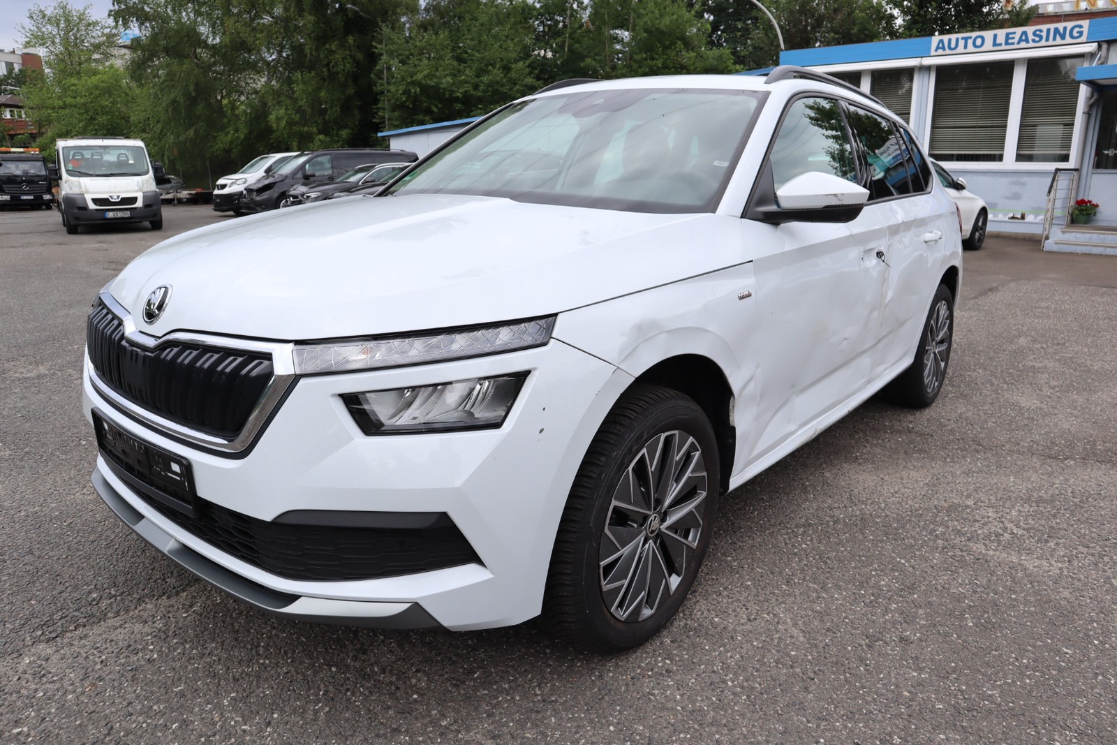 Skoda Kamiq Tour 1.0 TSI DSG Autom.Kamera. Navi. Klimaaut. Alu. SHZ. PDC.