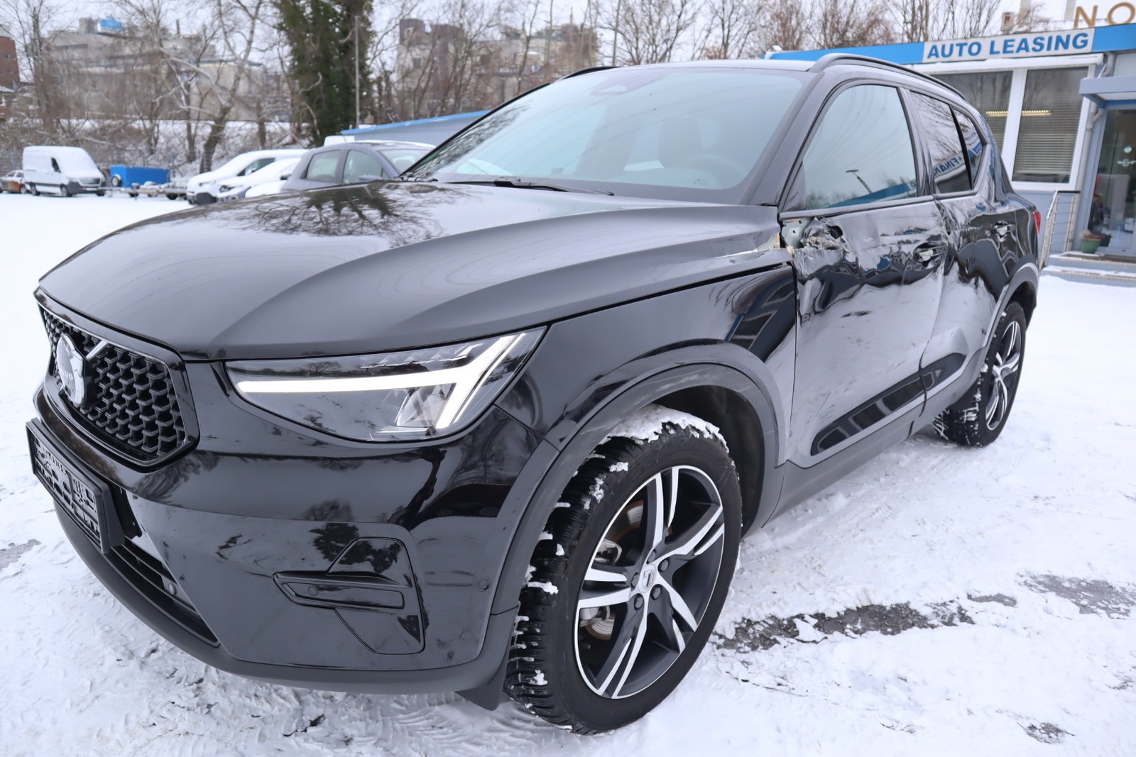Volvo XC40 B3 2.0i Autom. Plus Dark 2WD Kamera. Navi. Klimaaut. Alu. SHZ. PDC.