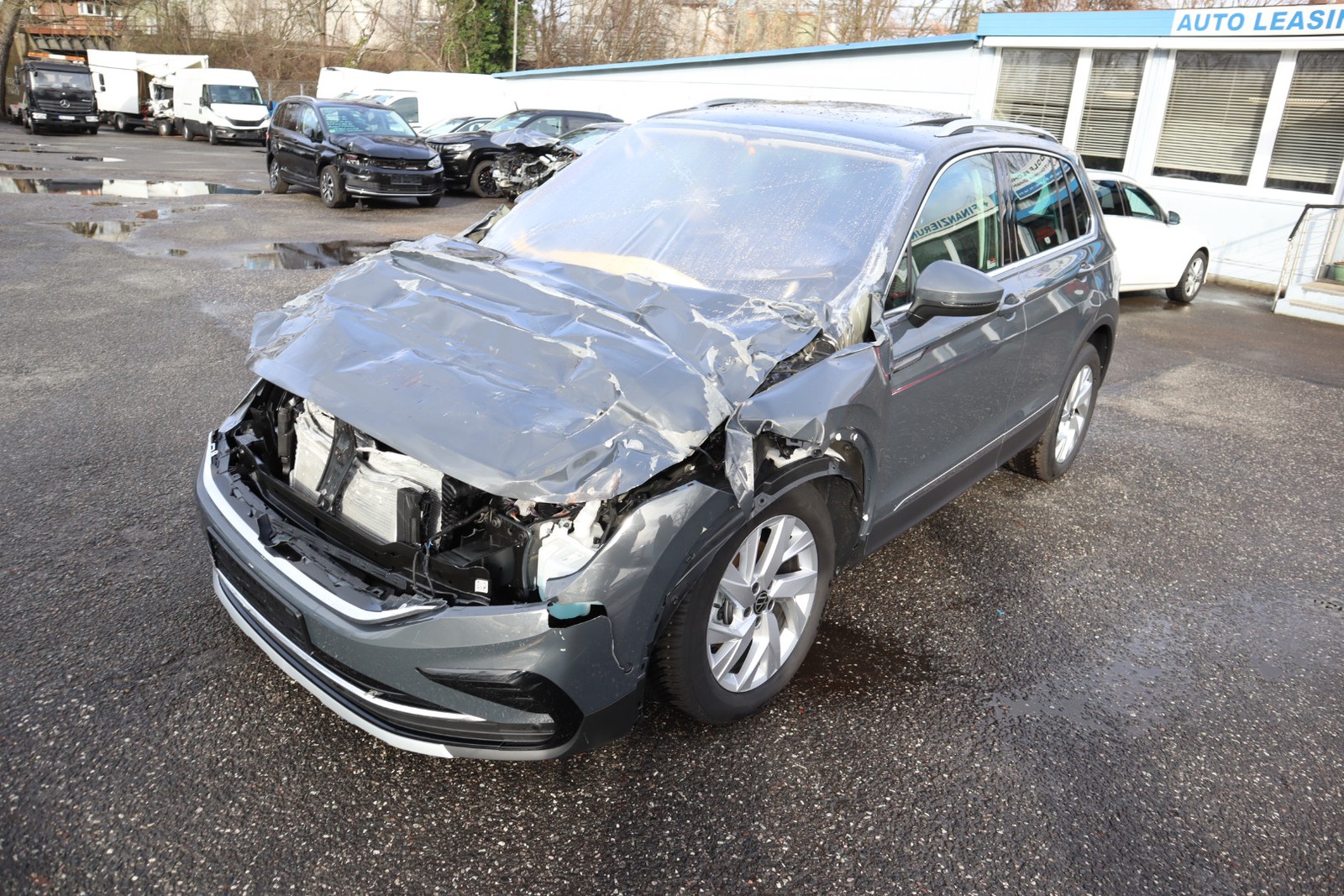 Volkswagen Tiguan 2.0 TDI DSG Elegance Kamera. Navi.Pano. Klimaaut. Alu. SHZ. PDC.