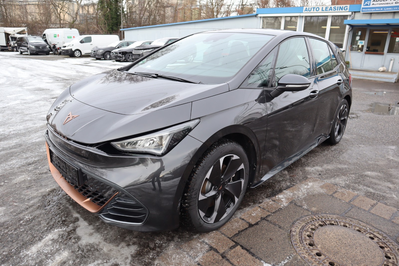 CUPRA Born 77 KWH 170 KW nur 900 Km. Kamera. Navi. Klimaaut. Alu. SHZ. PDC.