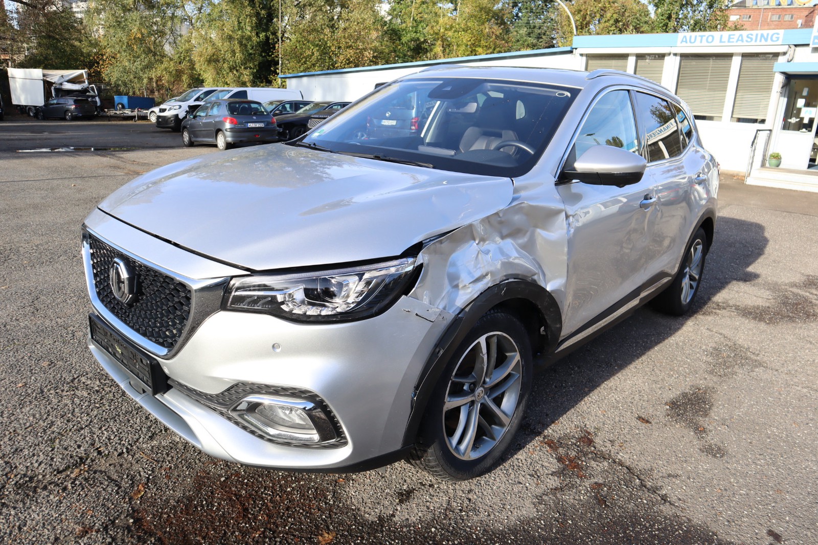 MG EHS 1.5i Luxury PHEV Kamera. Navi. Pano.SHZ. Alu. PDC.