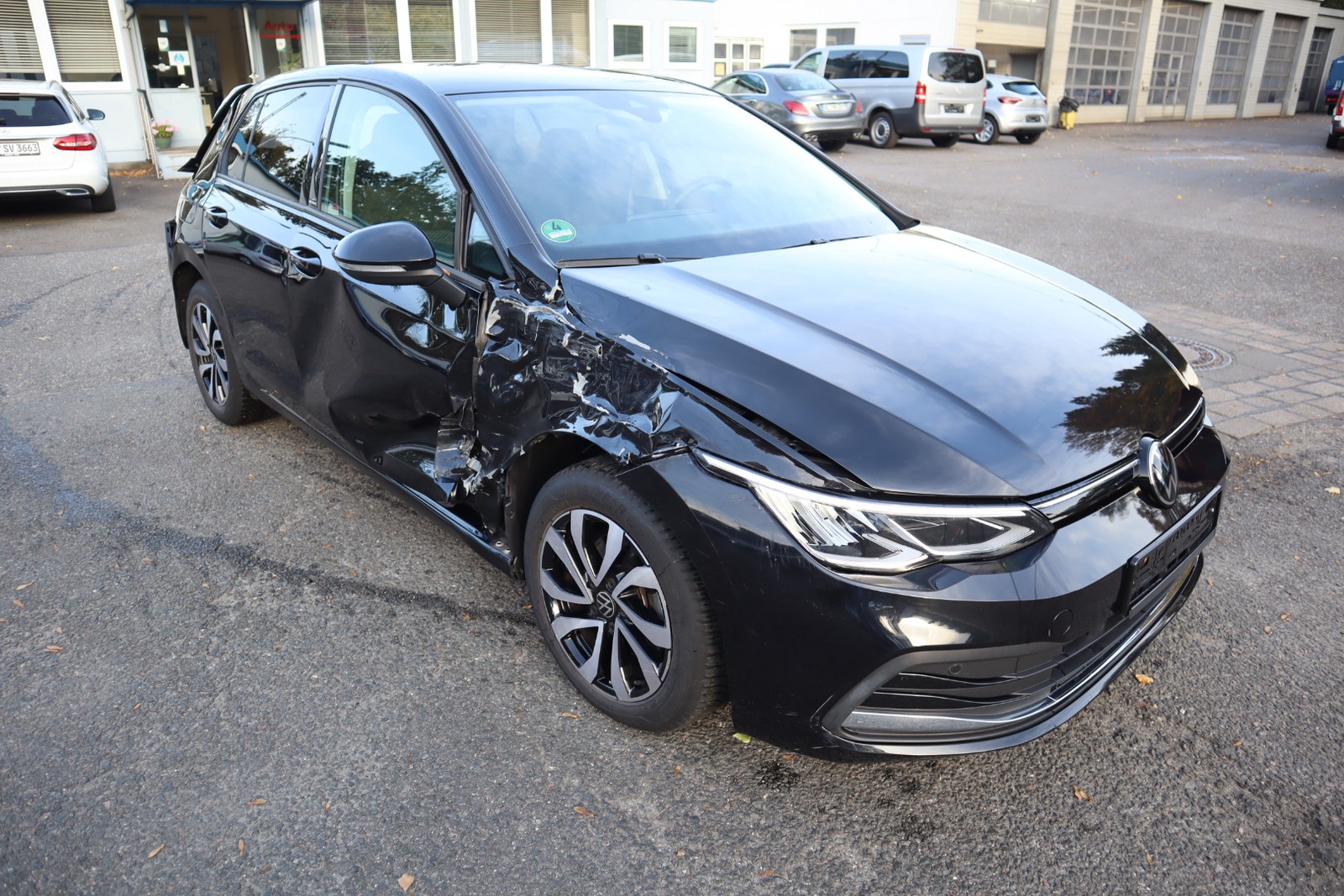 Volkswagen Golf VIII 1.0 TSI Navi. Klimaaut. SHZ. PDC.