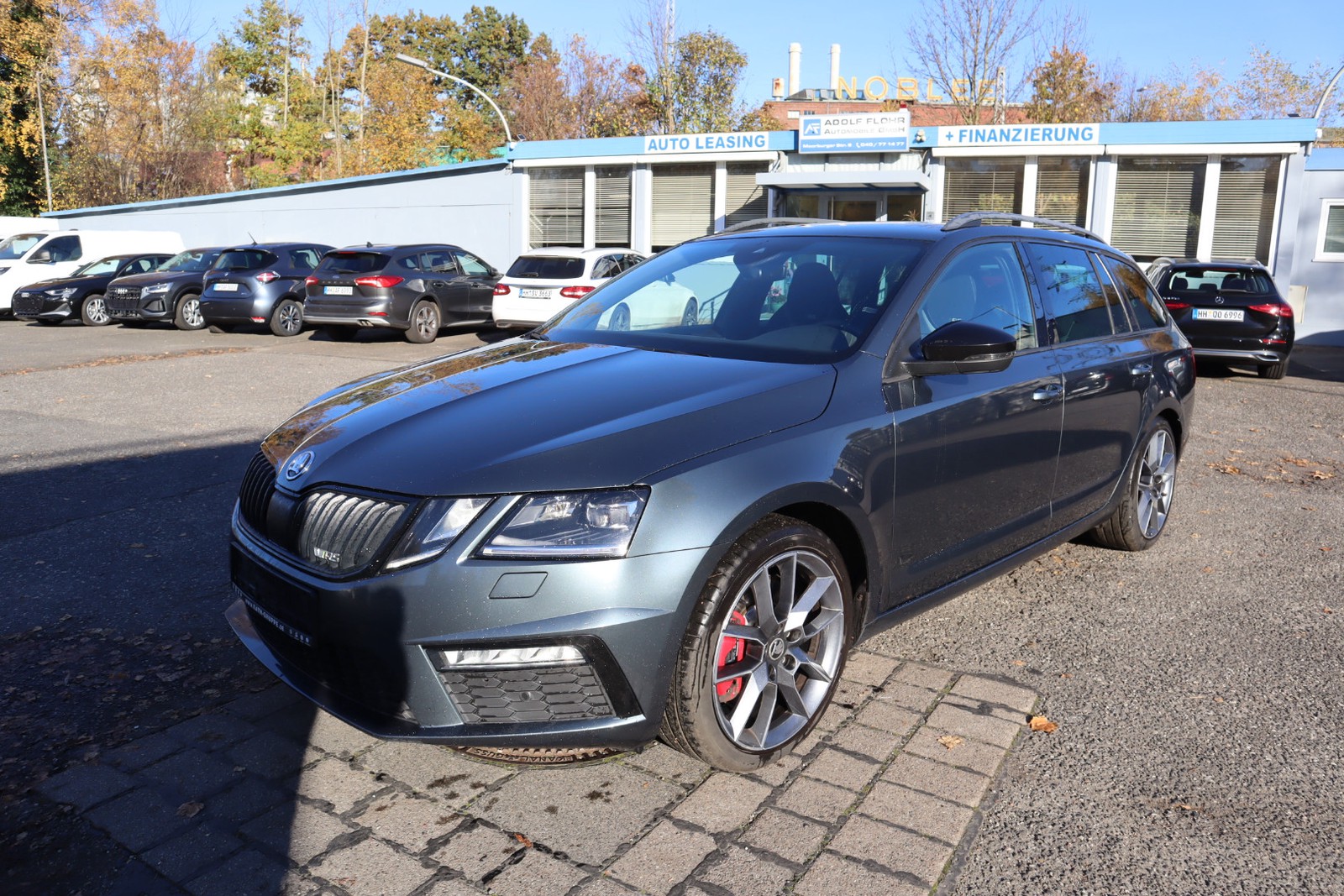 Skoda Octavia Combi DSG RS 245 Autom. Navi. Klimaaut. AHK. Alu. SHZ. LED. PDC. 8 fach bereift.