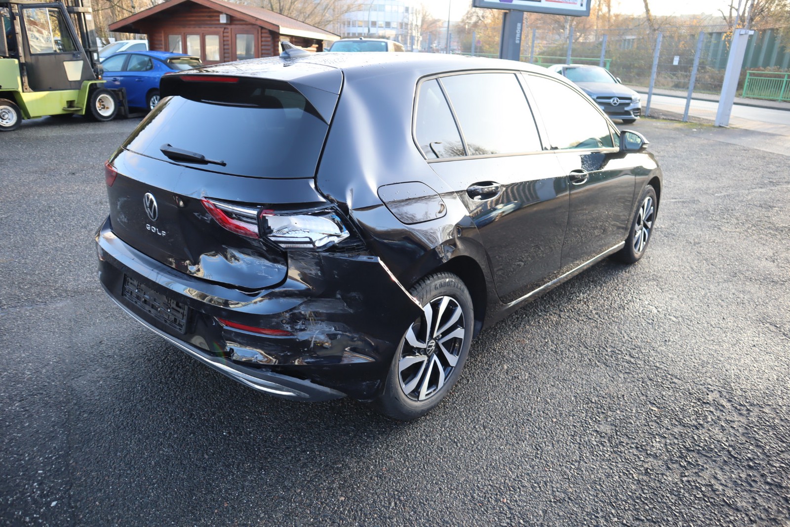 Volkswagen Golf VIII 2.0 TDI DSG Kamera. aHK. Navi. Klimaaut. SHZ.PDC.