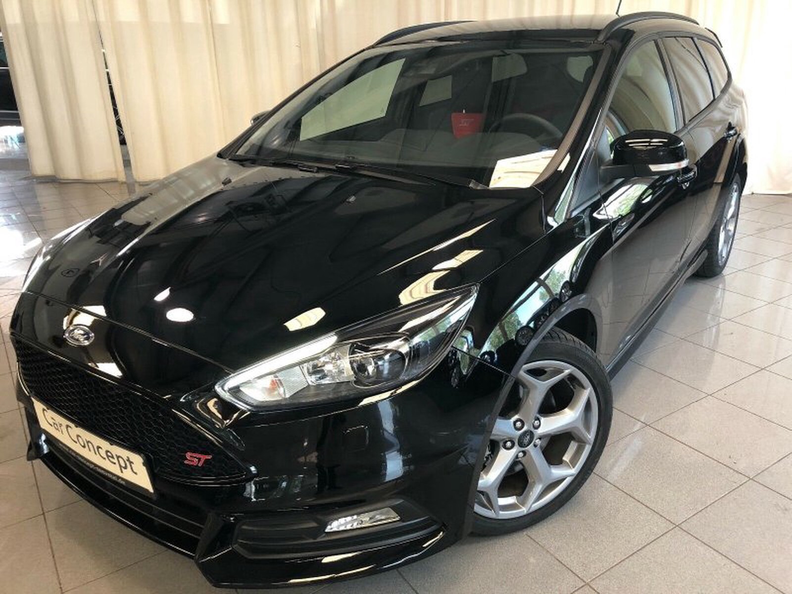Ford Focus Turnier 2.0 ST LEDER NAVI RECARO 18" PDC