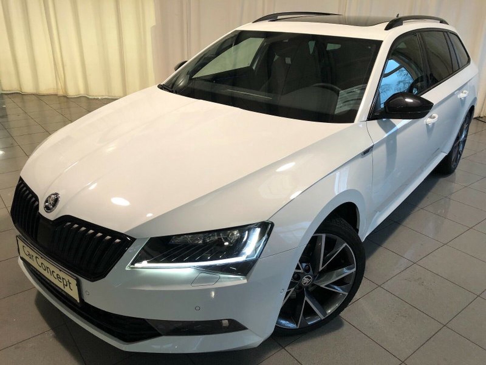 Skoda Superb Combi 1.8 TSI DSG SportLine 19" AHK PANO