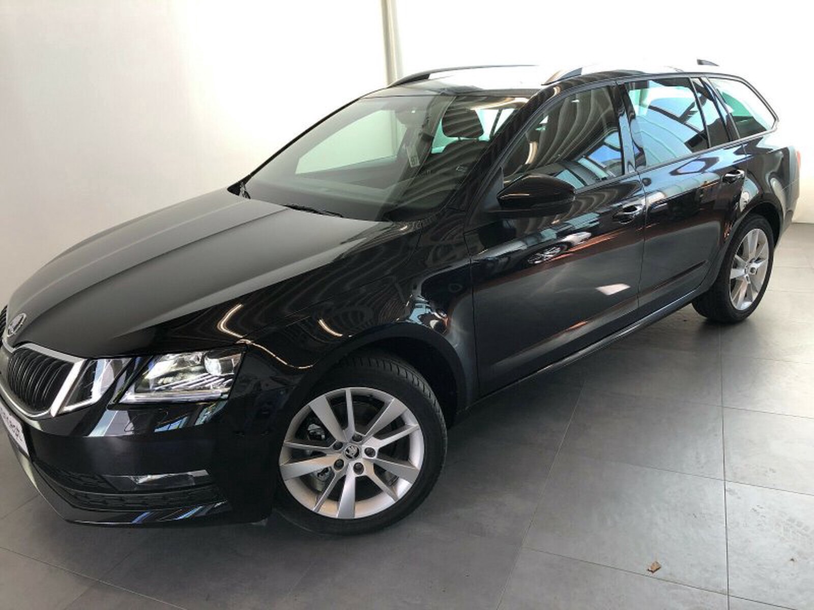 Skoda Octavia Combi 1.5 TSI DSG DAB PDC SITZH 17" AHK