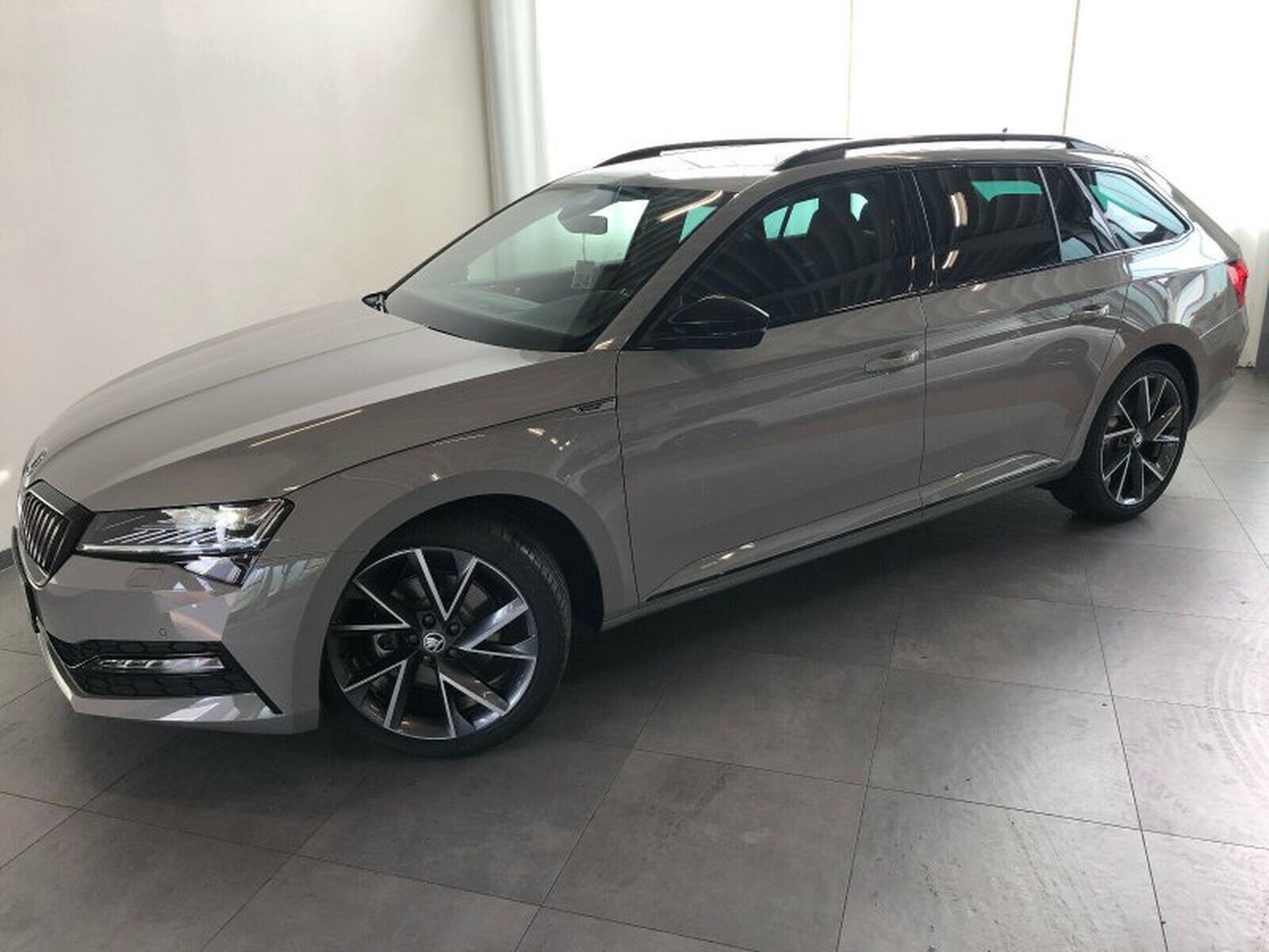 Skoda Superb 2.0 TSI DSG 4x4 SportLine Combi MATRIX