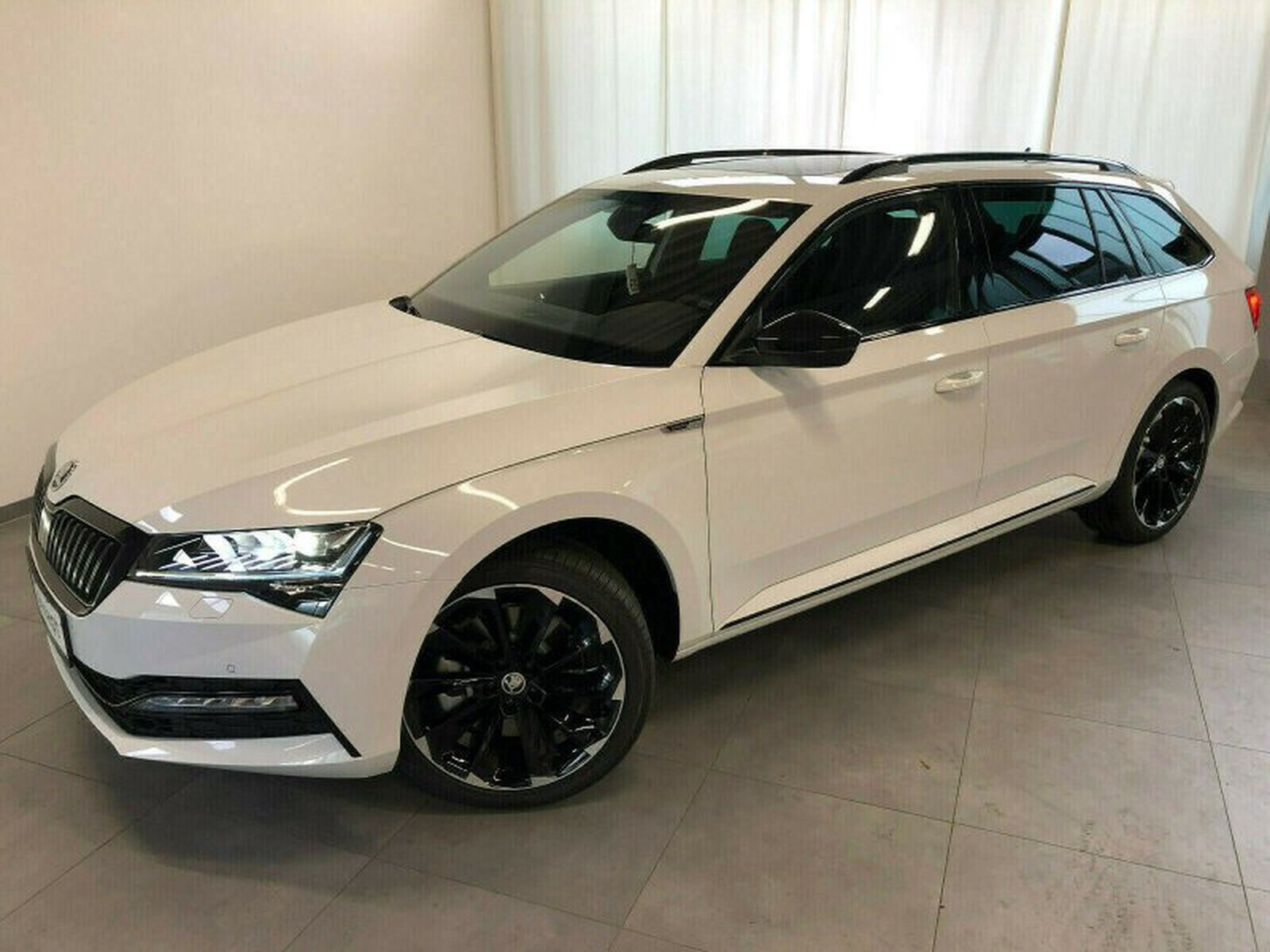 Skoda Superb 2.0 TDI DSG SportLine Combi MATRIX PANO
