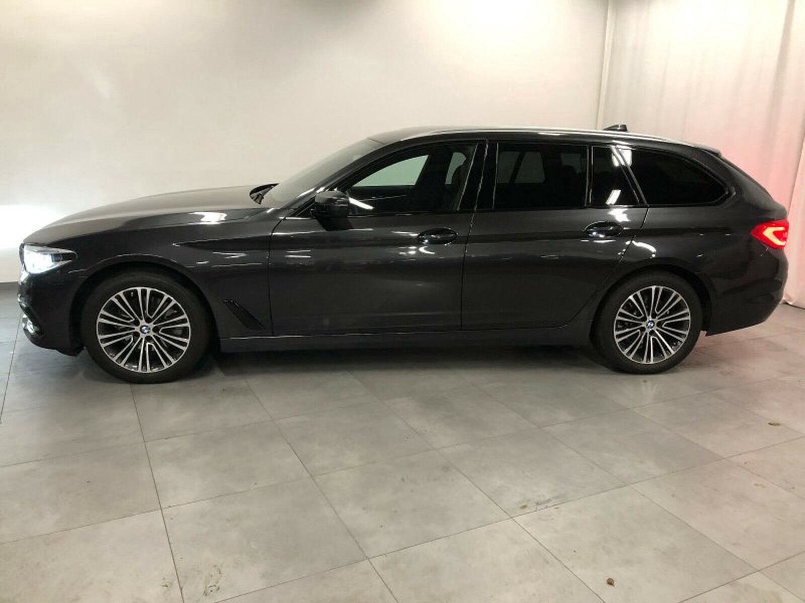 BMW 520 d Touring Aut SPORT LINE LED BEAM HEAD UP AHK