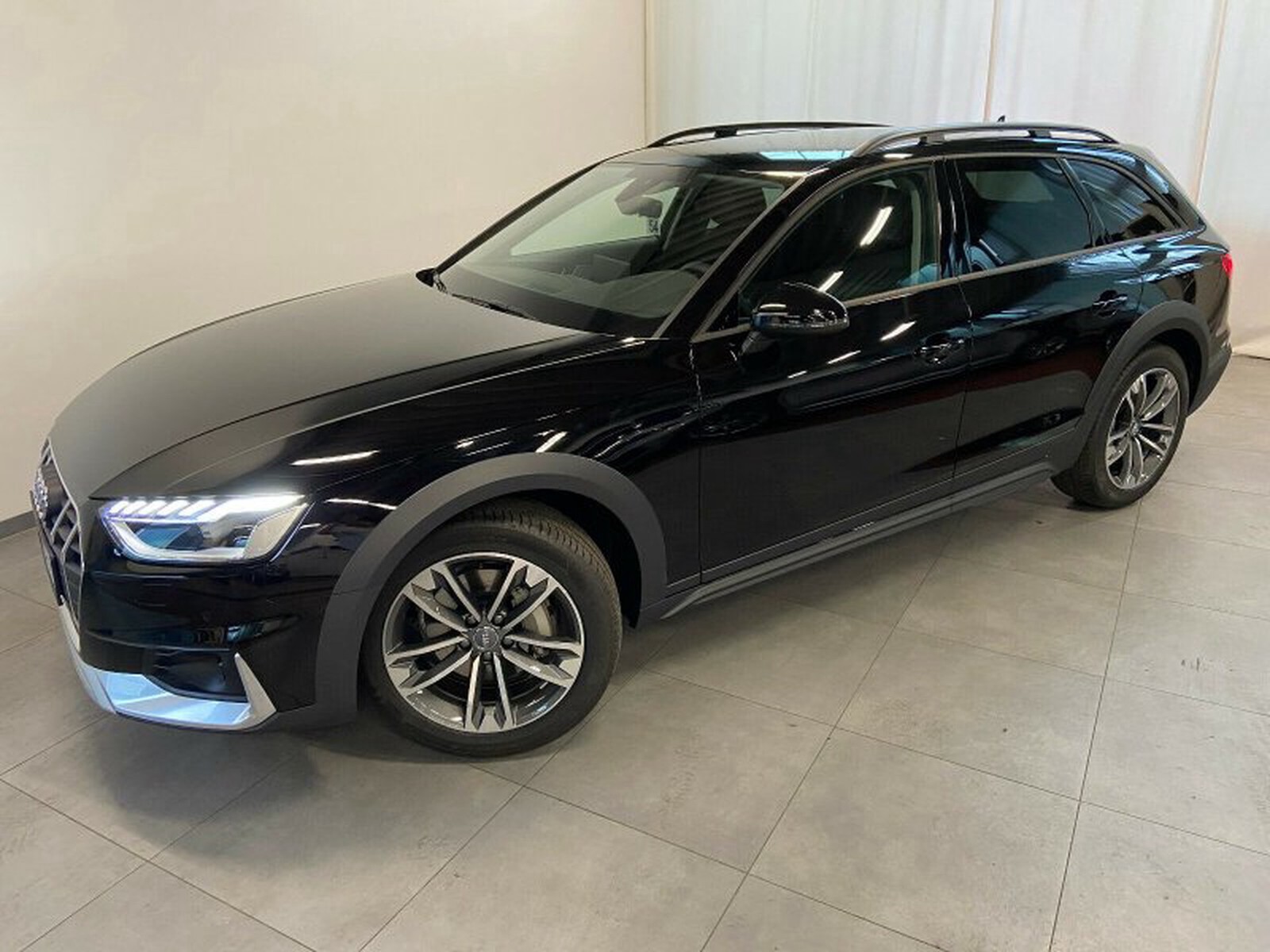 Audi A4 Allroad 2.0 TDI S tron NAVI LED AHK STANDHEIZ