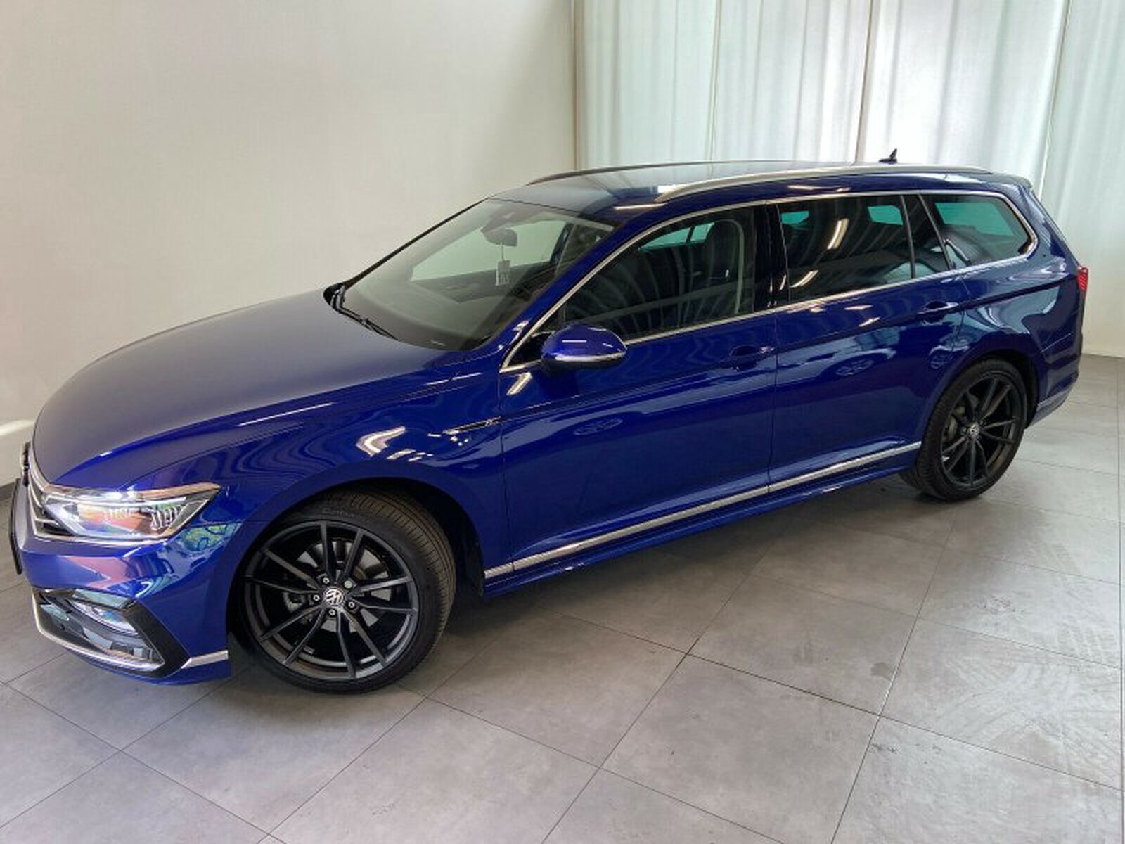 Volkswagen Passat Variant 2.0 TDI DSG 4M R-LINE MATRIX 19"