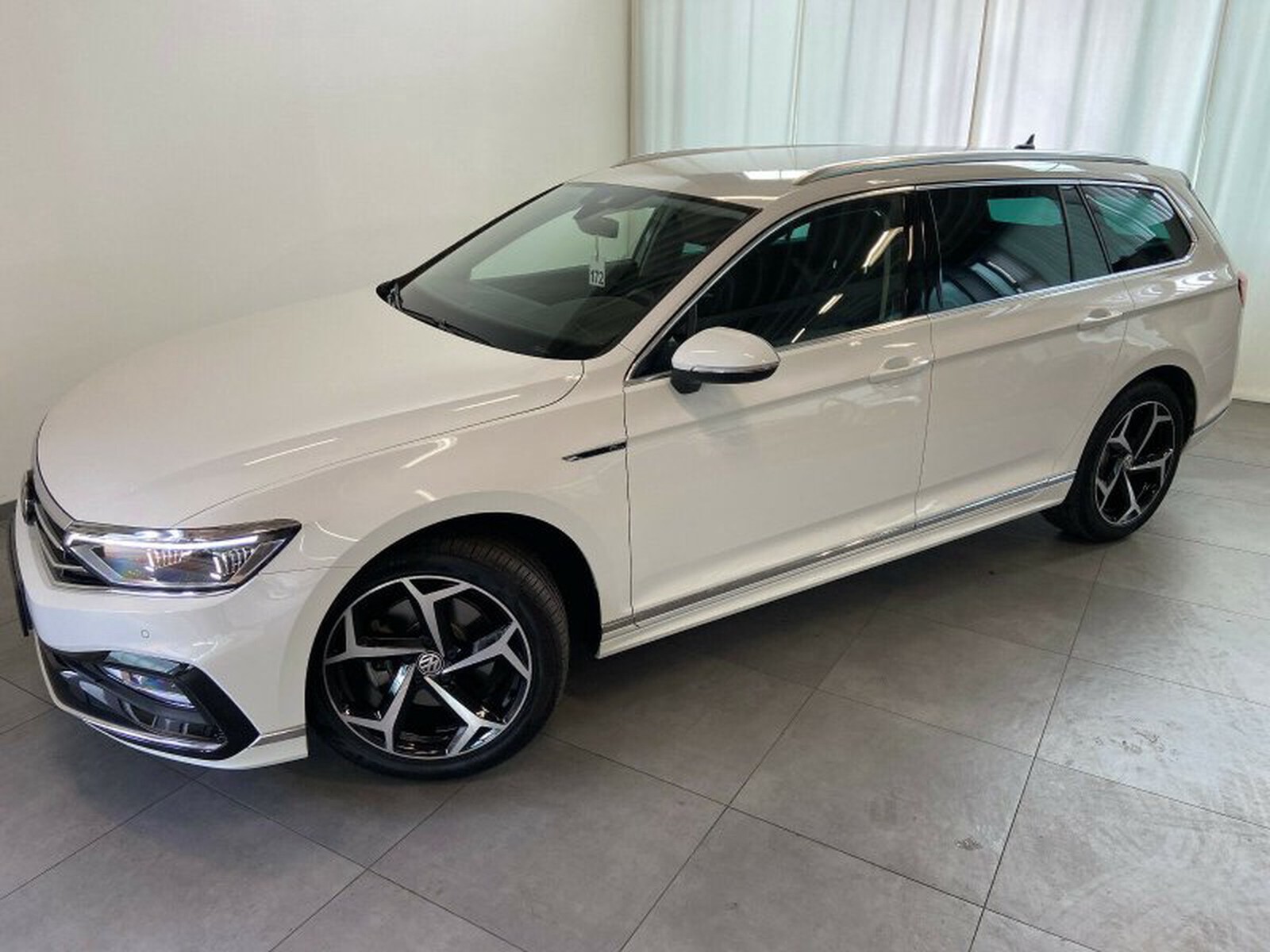 Volkswagen Passat Variant 2.0 TDI DSG 4M R-LINE MATRIX 18"