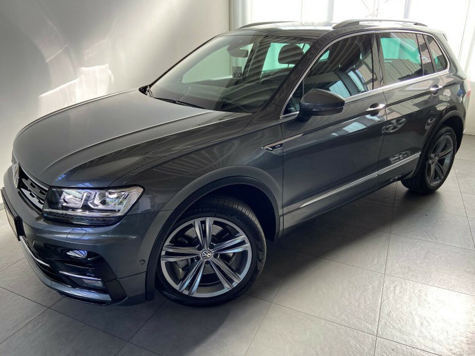 Volkswagen Tiguan 2.0 TSI 140kW DSG 4MOT R-LINE AHK STANDHE