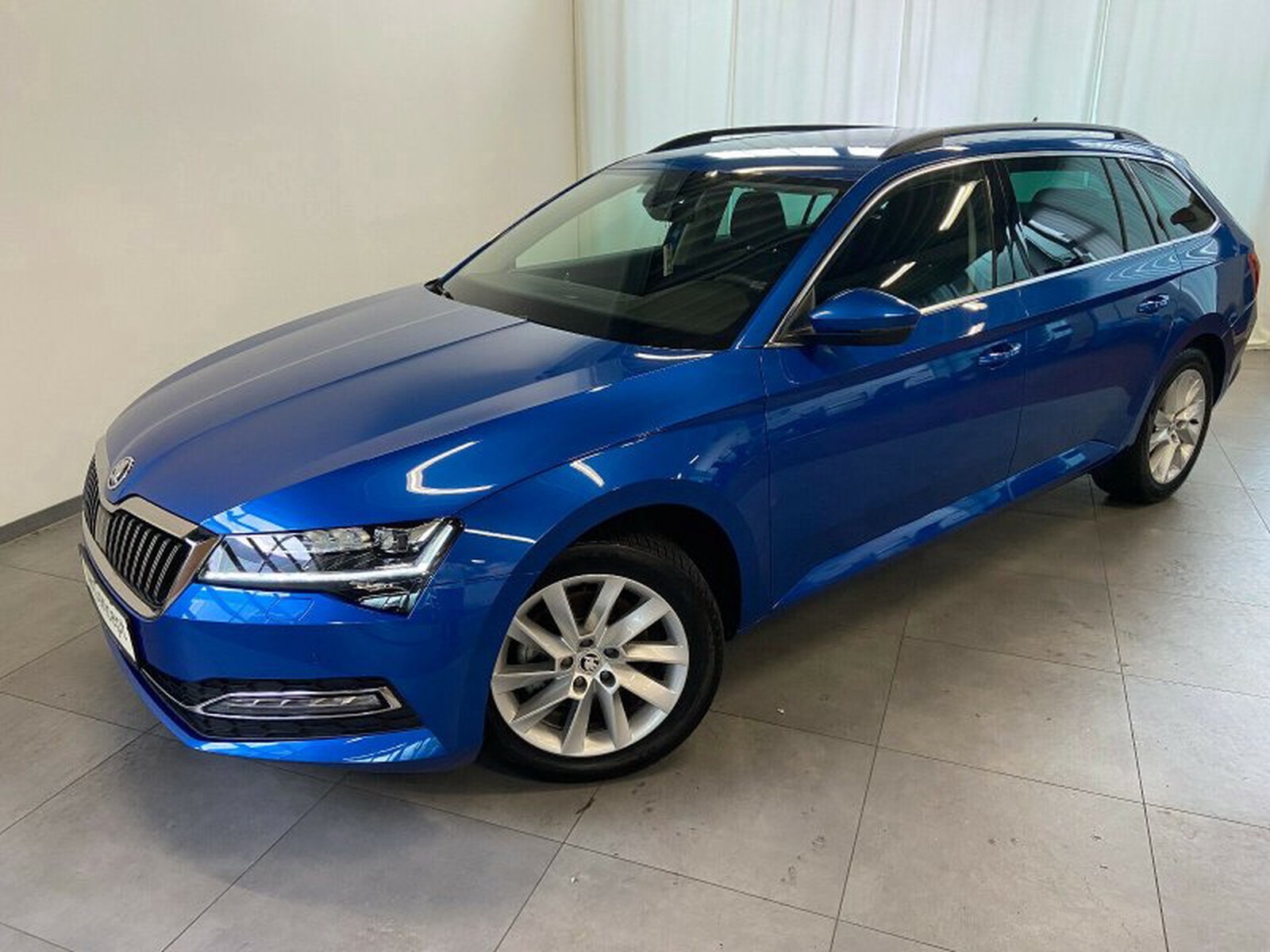 Skoda Superb 2.0 TDI DSG 4x4 STYLE COMBI MATRIX AHK