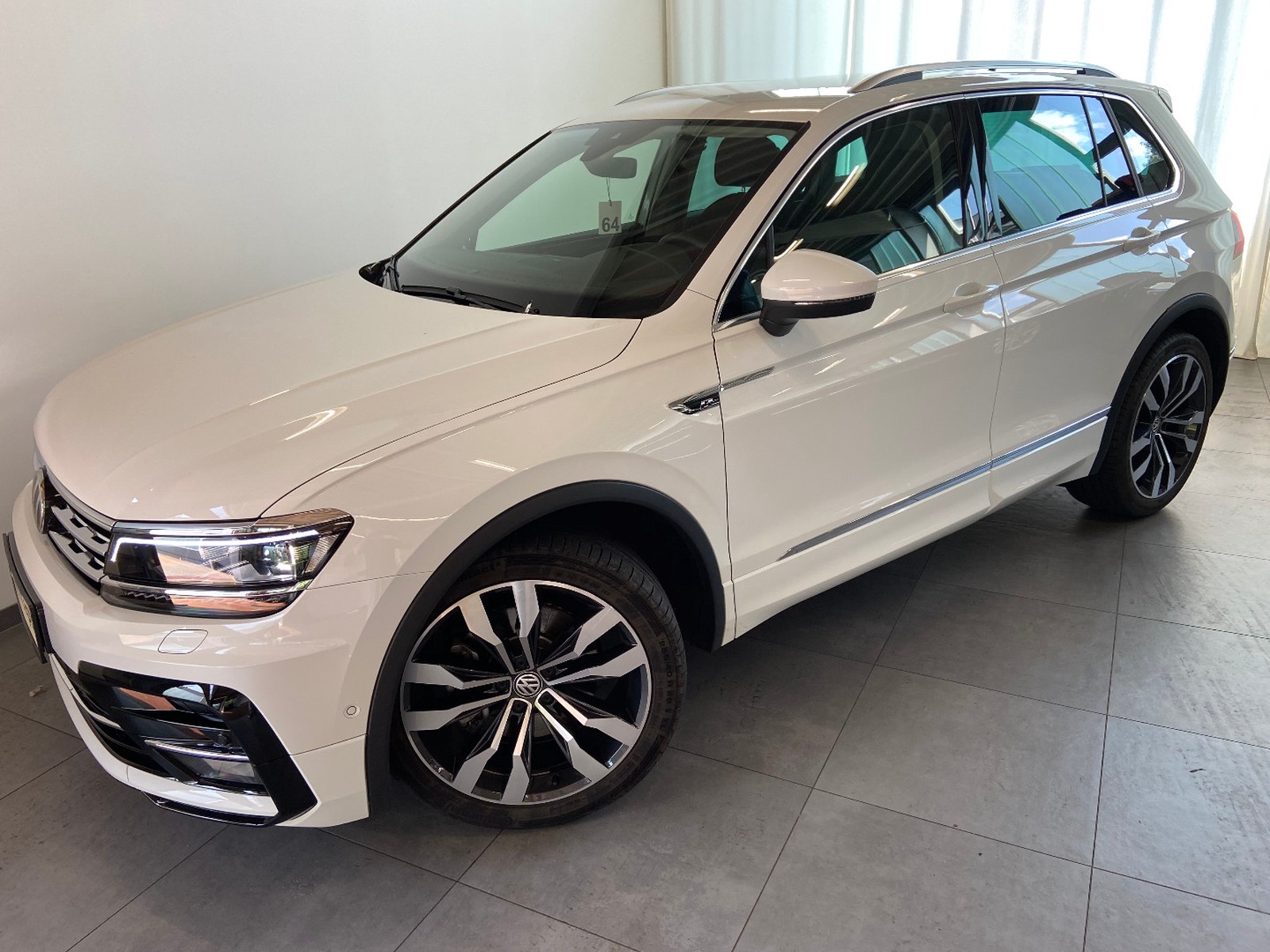 Volkswagen Tiguan 2.0 TDI DSG 4M R-LINE 20" AHK STANDHEIZ