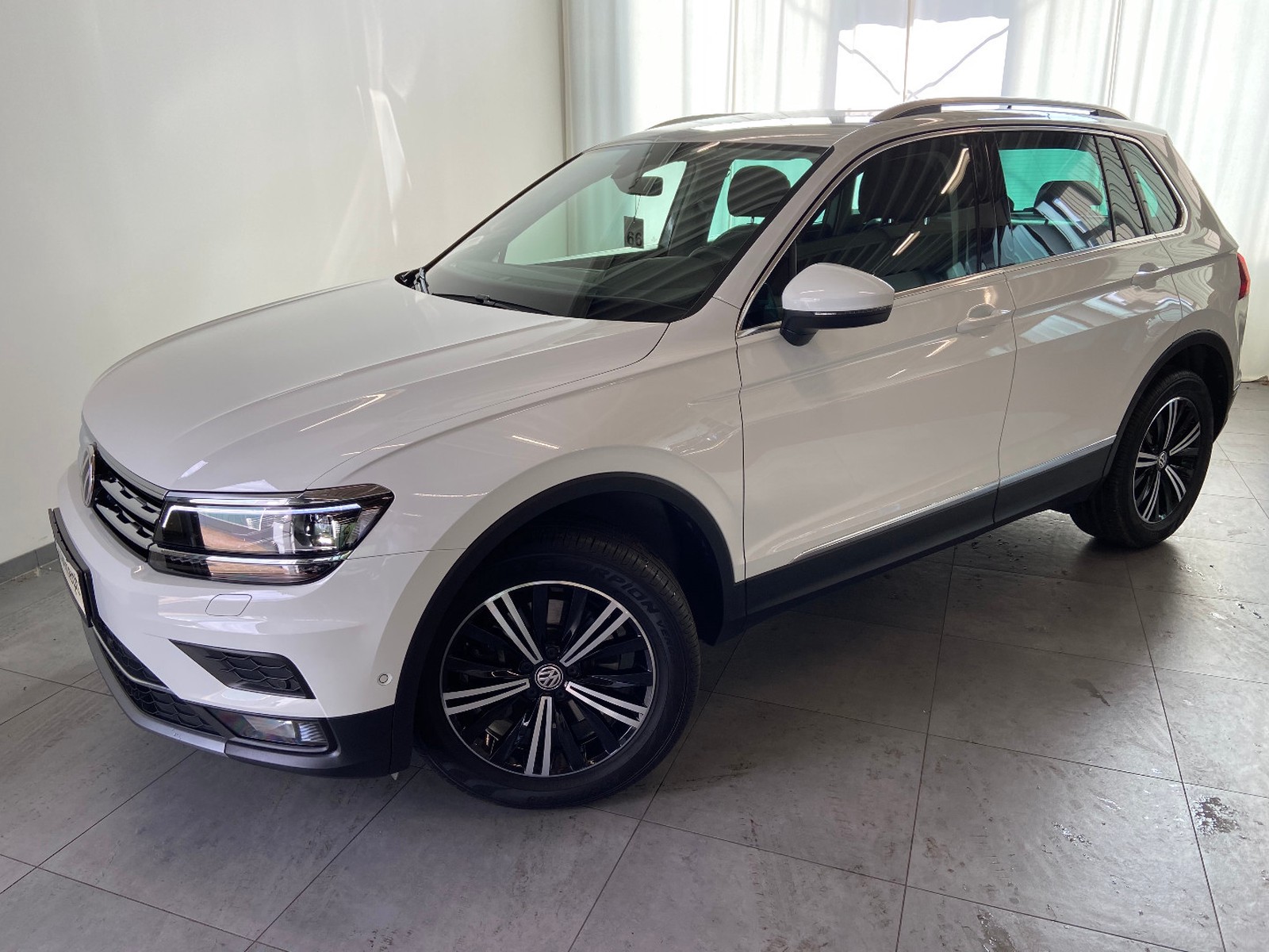 Volkswagen Tiguan Highline DSG 4Motion AHK STANDHEIZUNG LED