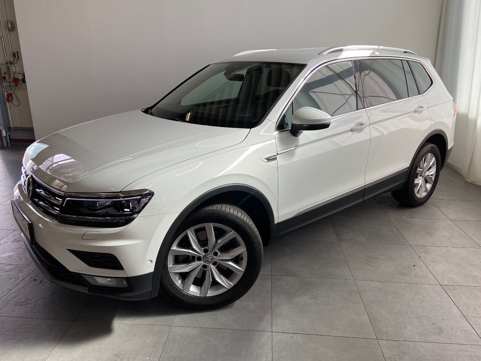Volkswagen Tiguan Allspace 2.0 TSI DSG 4M 7 SITZE AHK STANDHEIZUNG