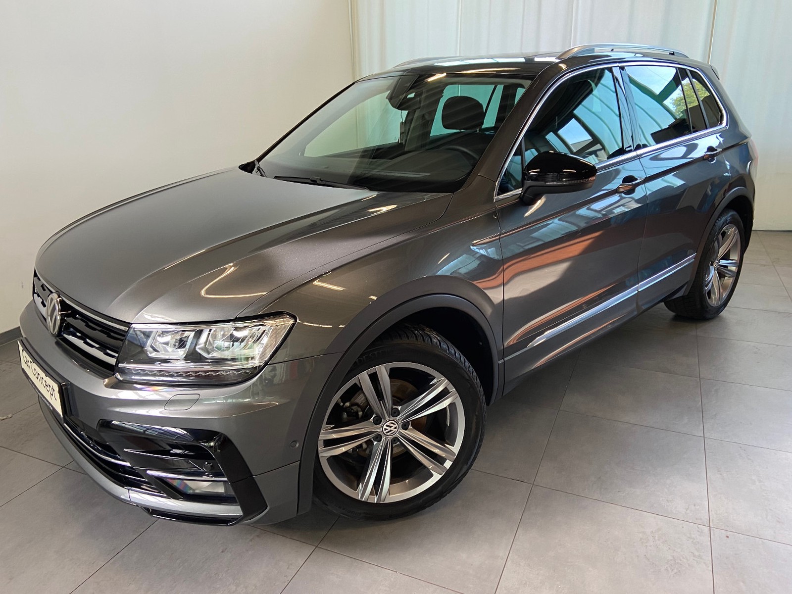 Volkswagen Tiguan IQ.DRIVE R-LINE 2.0 TDI PANO DSG