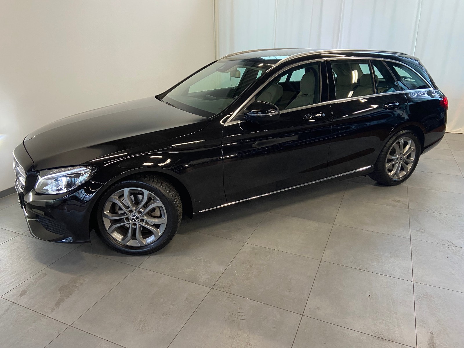 Mercedes-Benz C 180 T 9G TRONIC AVANTGARDE LED AHK LEDER