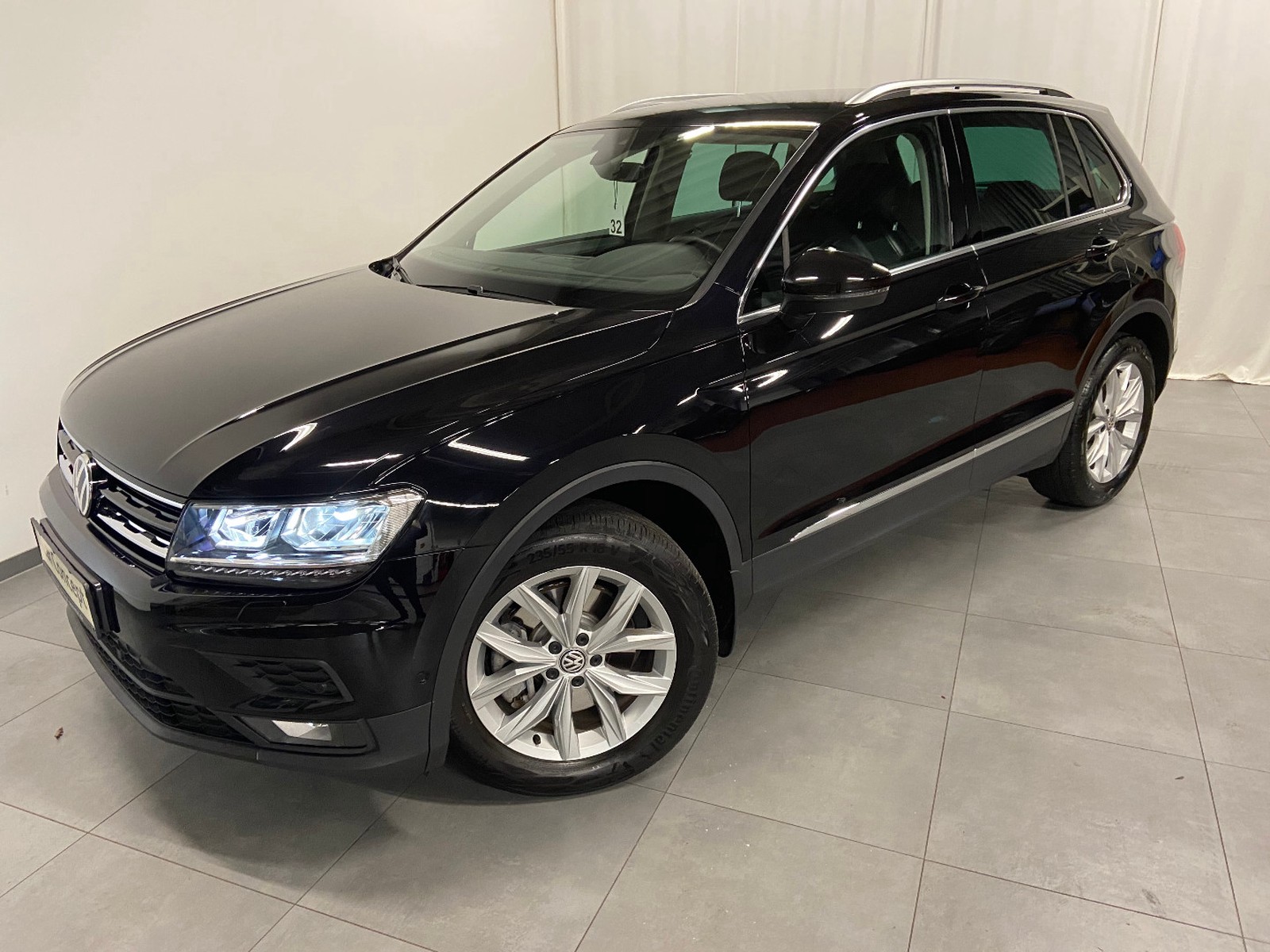 Volkswagen Tiguan 2.0 TSI DSG 4M AHK STANDHEIZUNG 18"
