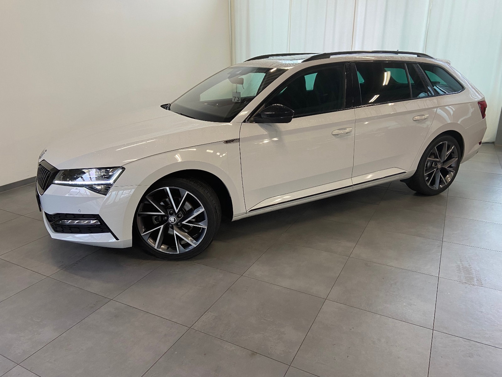 Skoda Superb Combi 2.0 TSI SportLine PANO AHK 4 J GARANTIE