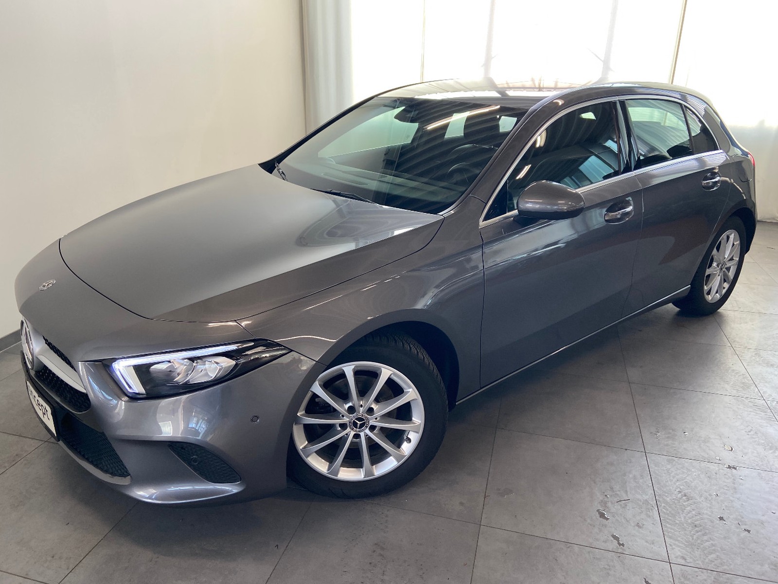 Mercedes-Benz A 180 DCT NAVI LED TEILLEDER