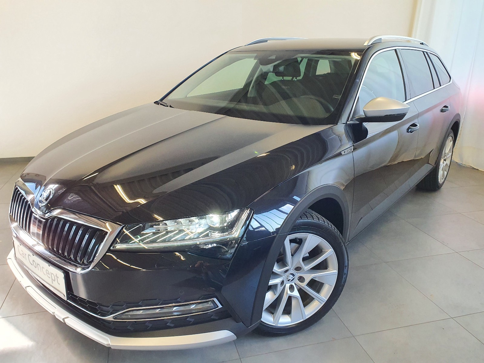 Skoda Superb Scout 4x4 2.0 TDI NAVI LEDER AHK ACC MATRIX