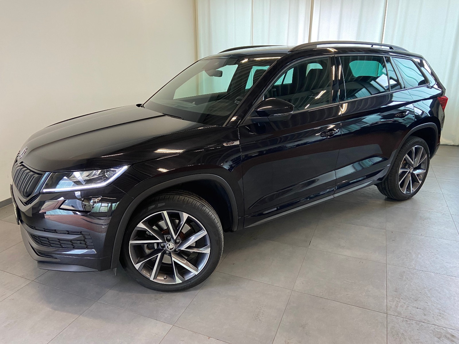 Skoda Kodiaq 2.0 TDI SPORTLINE 4x4 20" AHK 7 SITZE StHz 7 STANDHEIZ