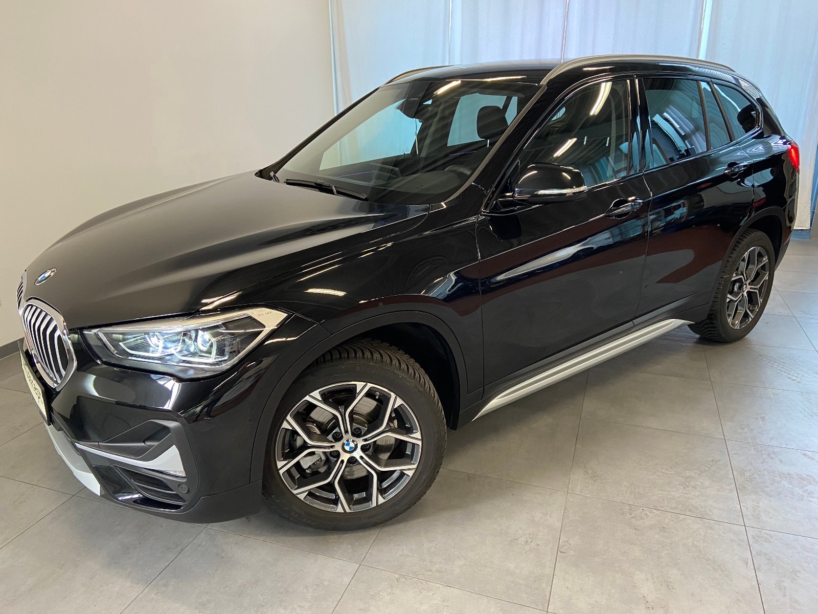 BMW X1 xDrive 20 i A xLine M-SPORT HUD 18" KAMERA